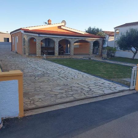 Studio Apartman I Mali Apartman Vir Kültér fotó