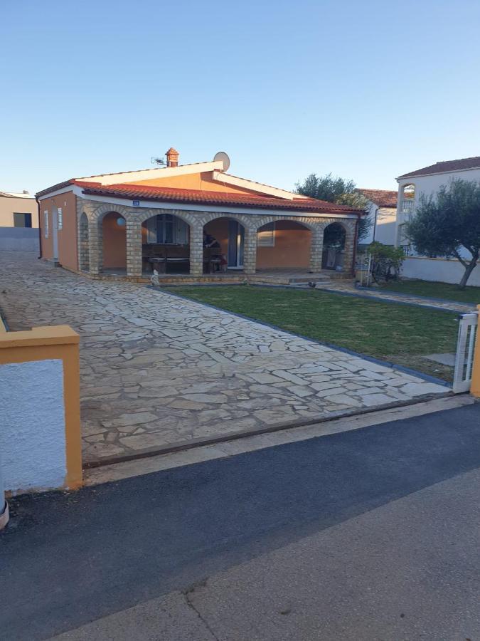 Studio Apartman I Mali Apartman Vir Kültér fotó