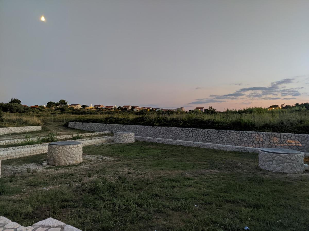 Studio Apartman I Mali Apartman Vir Kültér fotó