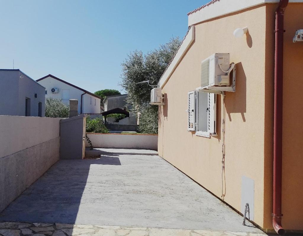 Studio Apartman I Mali Apartman Vir Kültér fotó