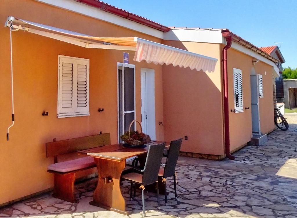 Studio Apartman I Mali Apartman Vir Kültér fotó