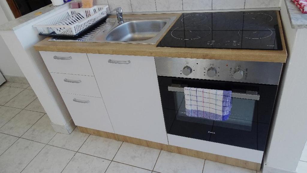 Studio Apartman I Mali Apartman Vir Kültér fotó