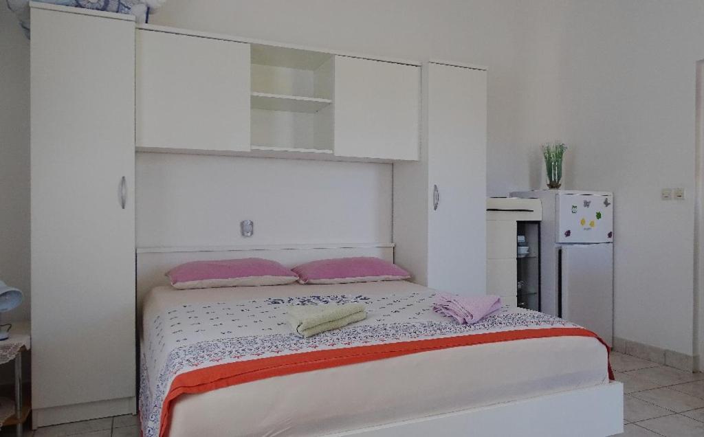 Studio Apartman I Mali Apartman Vir Kültér fotó