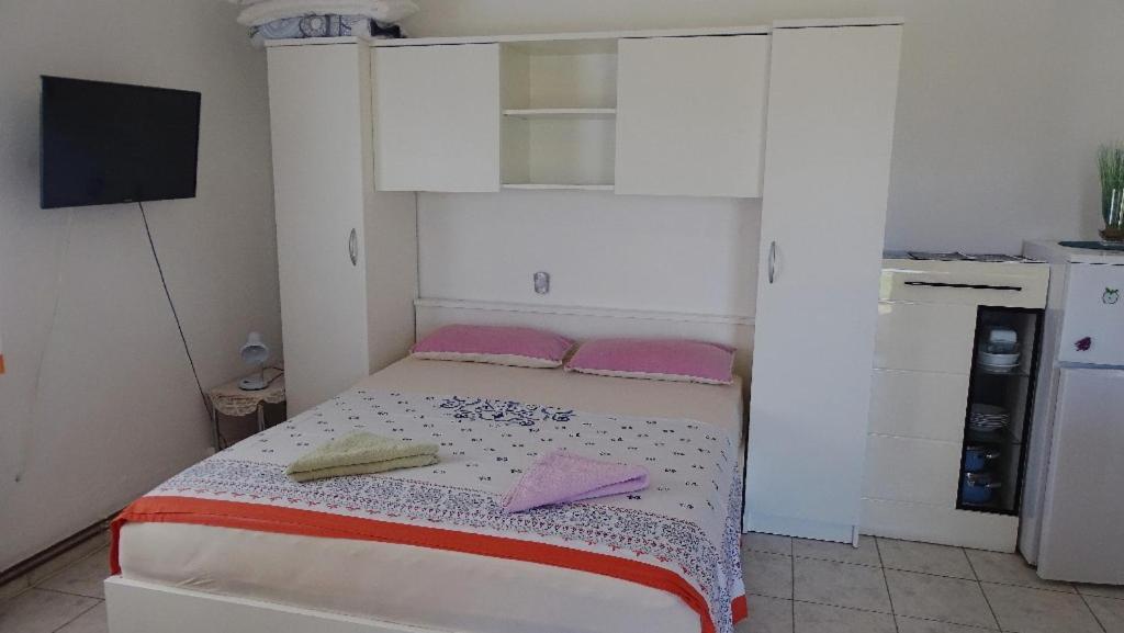 Studio Apartman I Mali Apartman Vir Kültér fotó