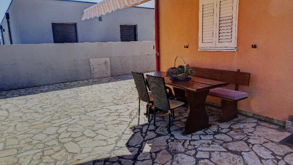 Studio Apartman I Mali Apartman Vir Kültér fotó