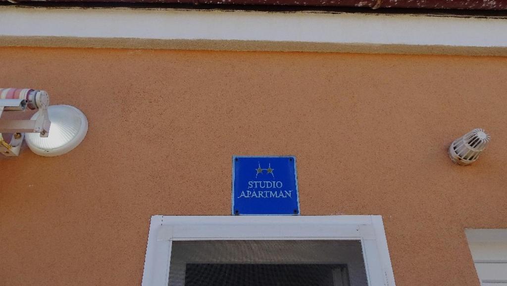 Studio Apartman I Mali Apartman Vir Kültér fotó